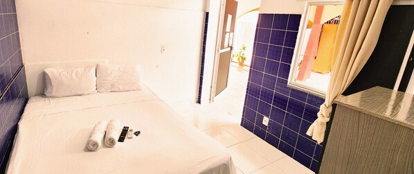 Chambre Confort double | Minibar, rideaux d’obscurcissement, fer et planche à repasser