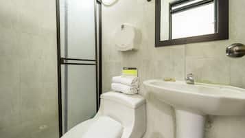 Regadera, amenidades de baño gratuitas, toallas