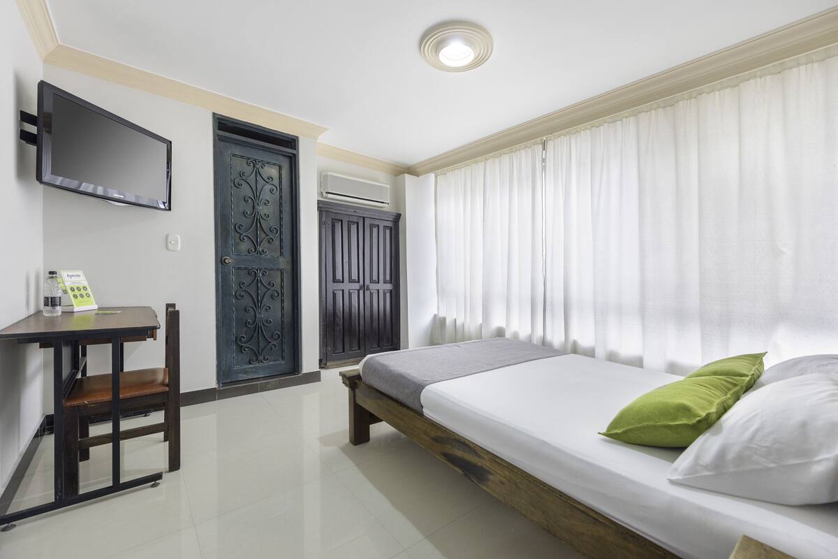 Quarto solteiro, 1 cama de solteiro, para não fumantes | Roupas de cama antialérgicas, cofres nos quartos, escrivaninha
