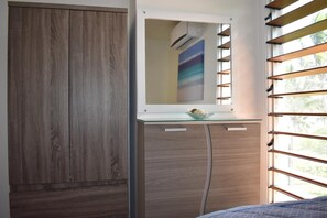 6 bedrooms, Egyptian cotton sheets, premium bedding, in-room safe