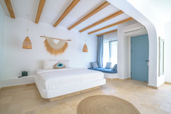 Exclusive Room, Pool View | Peralatan tempat tidur premium, katil Tempur-Pedic, bar mini