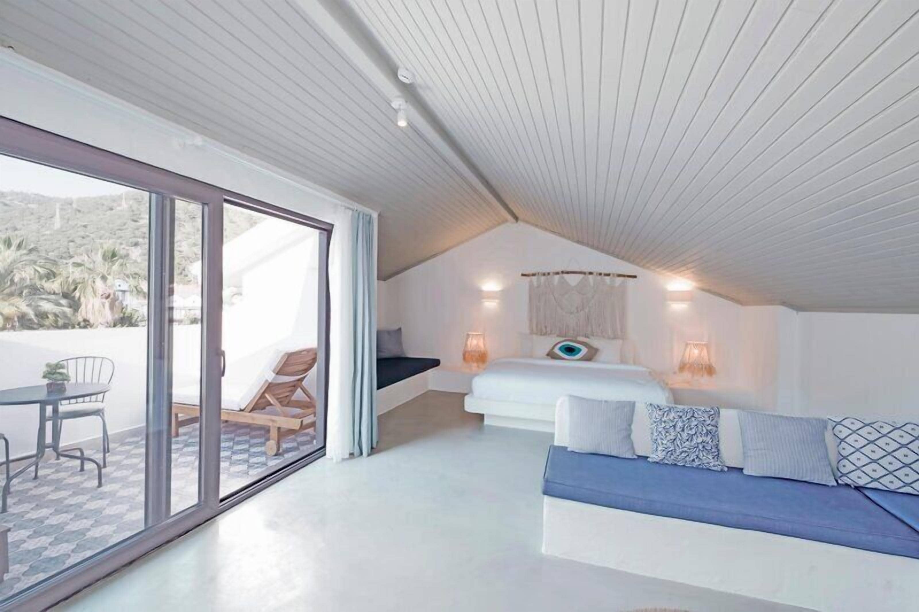 Comfort Penthouse, 1 King Bed, Jetted Tub, Mountain View