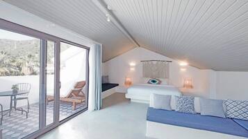 Comfort Penthouse, 1 King Bed, Jetted Tub, Mountain View