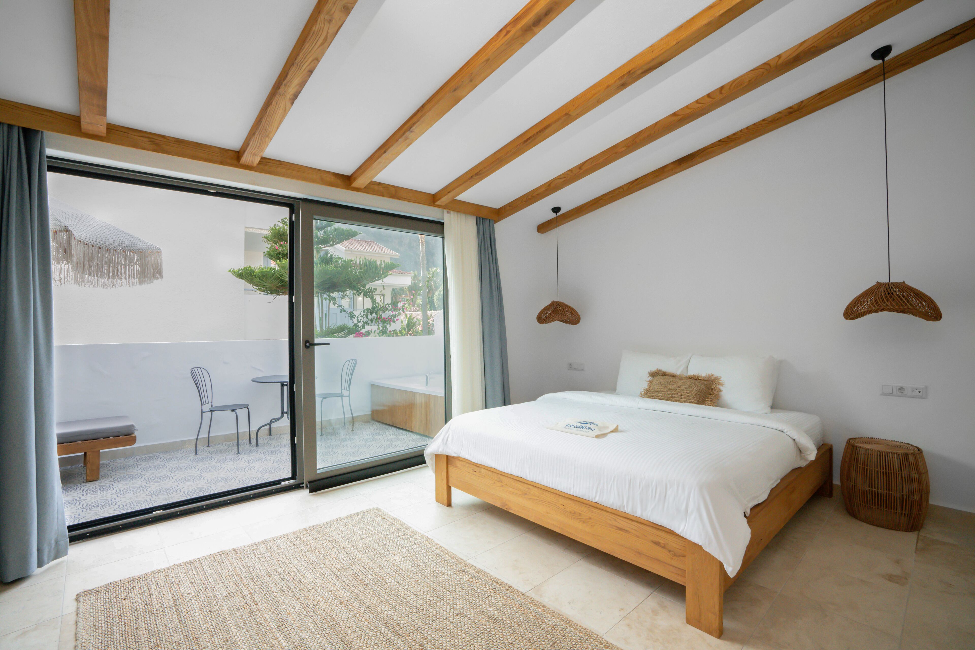 premium double room, 1 bedroom, non smoking, jetted tub | premium bedding, tempur-pedic beds, minibar, in-room safe