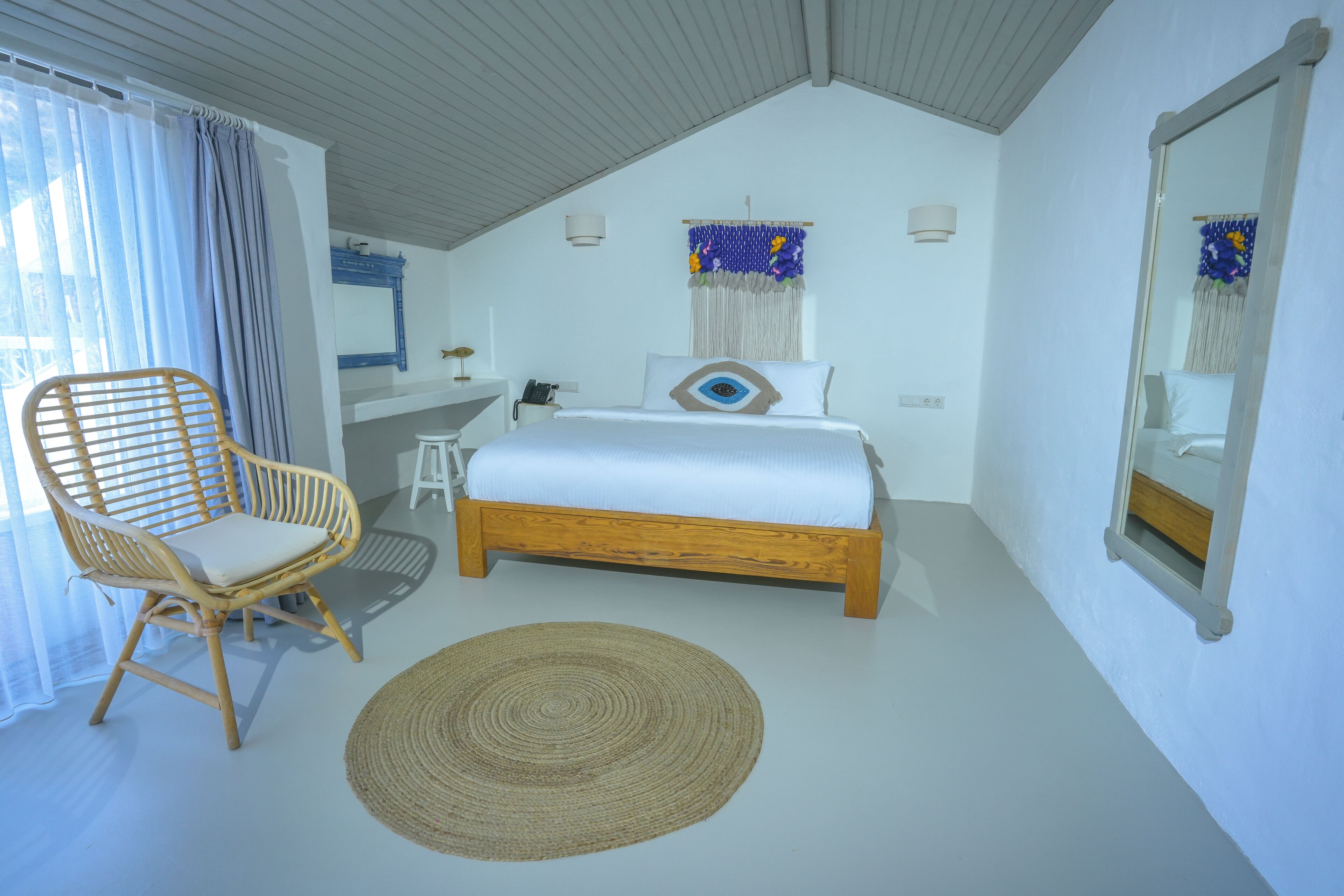 comfort penthouse, 1 king bed, jetted tub, mountain view | premium bedding, tempur-pedic beds, minibar, in-room safe