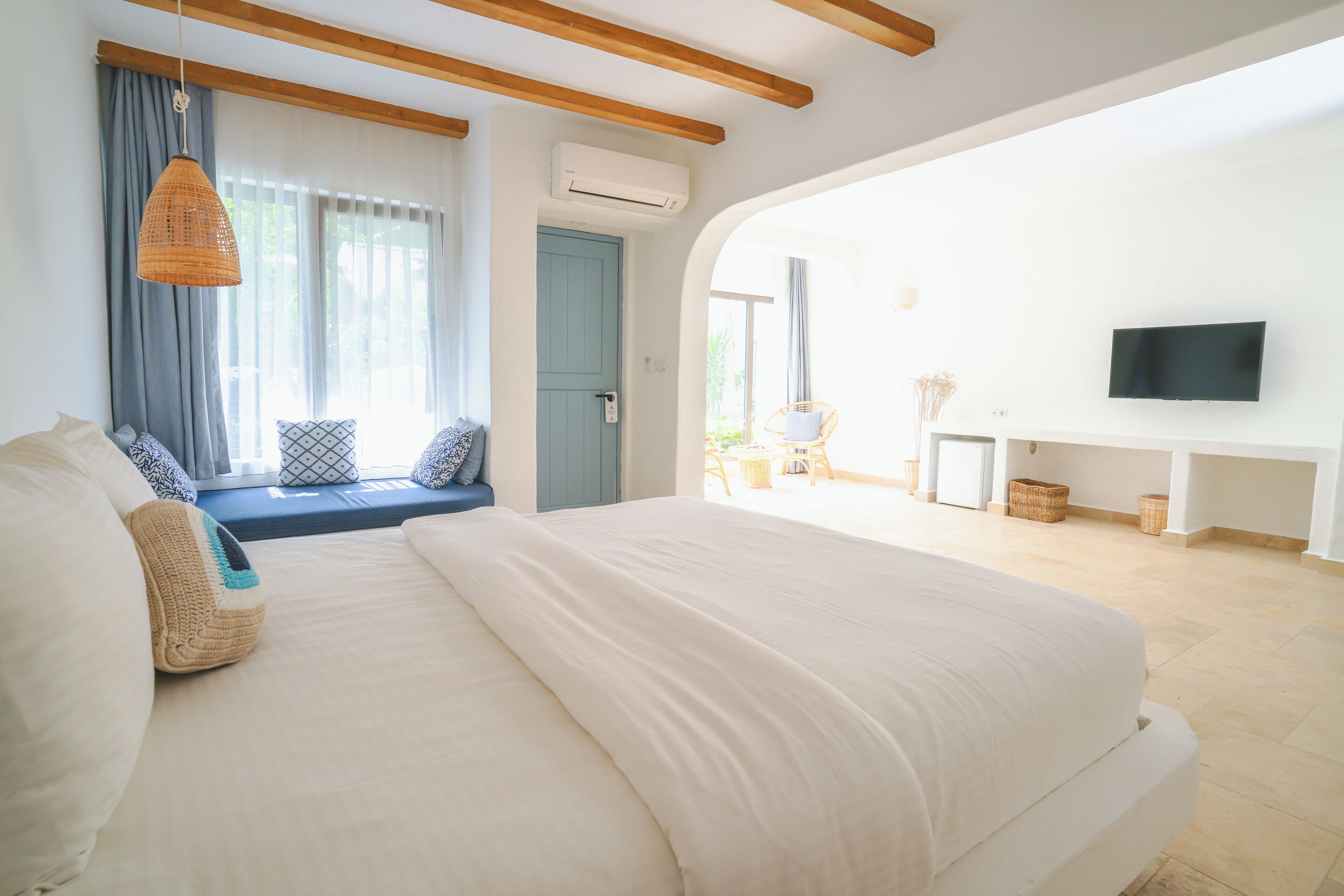 exclusive room, pool view | premium bedding, tempur-pedic beds, minibar, in-room safe