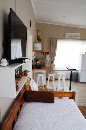 Apartment, 1 Bedroom | Private kitchen. Aalkies Dream Luxurious Selfcatering
