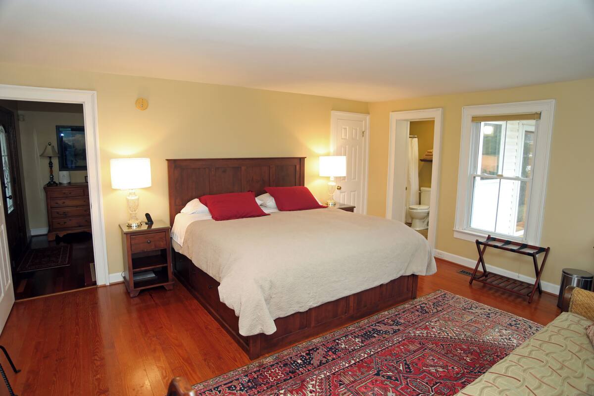 Chardonnay Room | Individually furnished, desk, laptop workspace, free WiFi