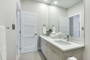 Bathroom - New Luxury Townhome 23 (Edmonton)