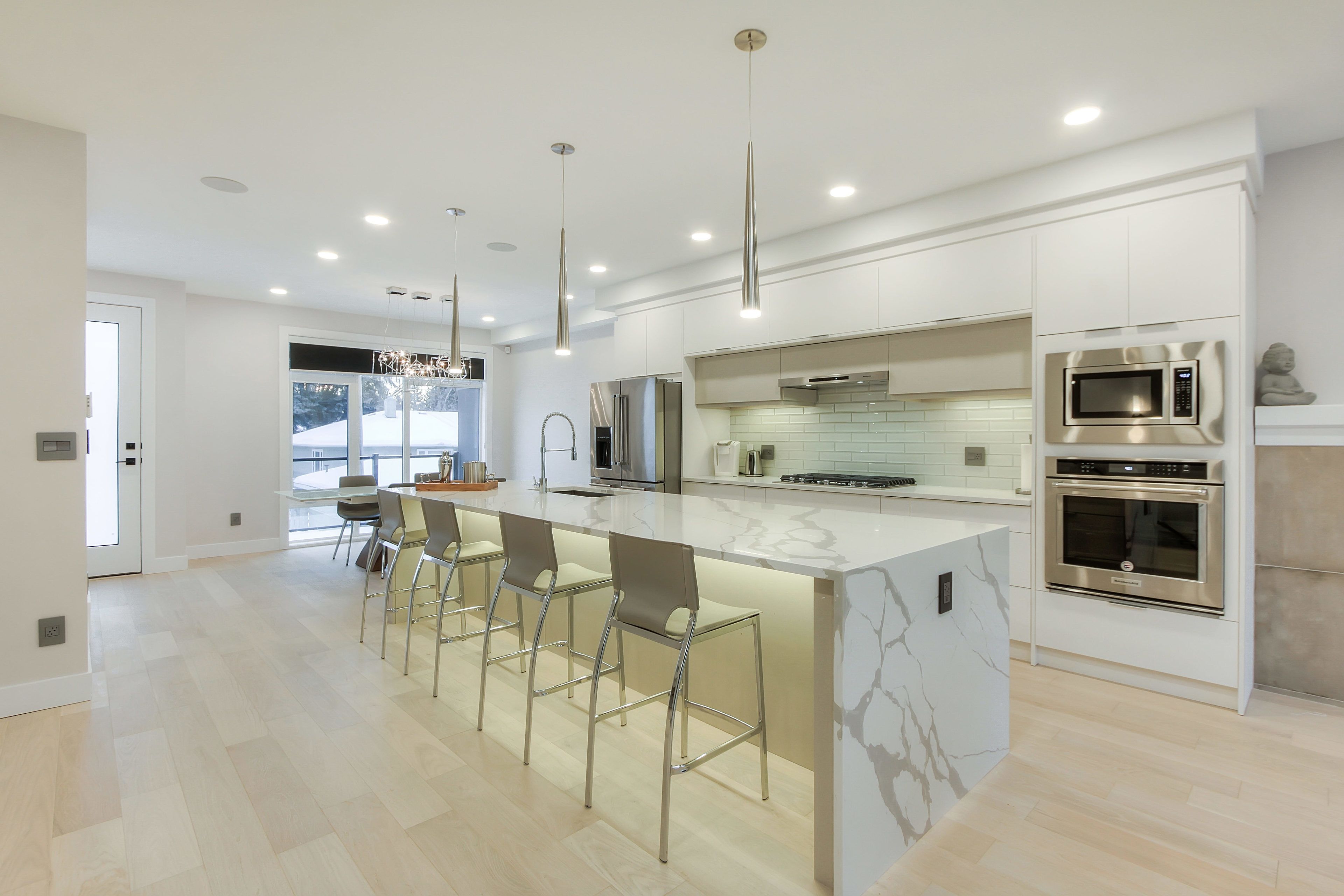 Luxury Townhome, Non Smoking | Private kitchen | Full-sized fridge, microwave, oven, stovetop