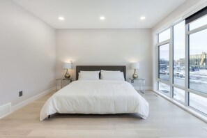 3 bedrooms, down duvets, in-room safe, blackout curtains - New Luxury Townhome 23 (Edmonton)