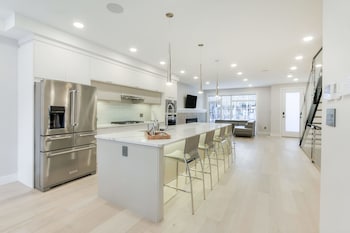 New Luxury Townhome 23