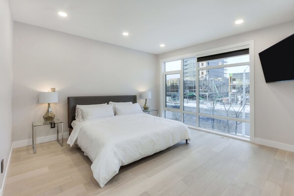 Casa de ciudad de lujo, para no fumadores | 3 habitaciones, edredón y caja de seguridad en la habitación 