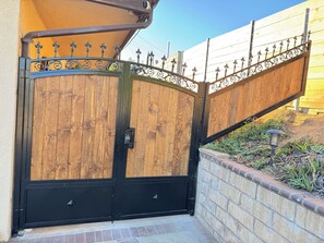 Front of property - Beautiful House Fantastic View Azusa California (Azusa)