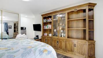 Premium Single Room, 1 King Bed, Non Smoking, Garden View | 1 bedroom, Egyptian cotton sheets, premium bedding, down comforters