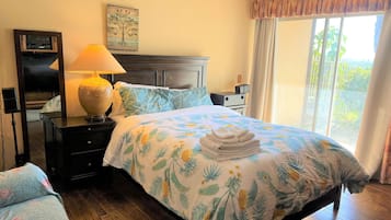 Deluxe Double Room Single Use, 1 Queen Bed, Non Smoking, City View | 1 bedroom, Egyptian cotton sheets, premium bedding, down comforters