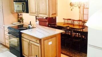 Rumah Keluarga, Beberapa Tempat Tidur, Bebas Asap Rokok | Area keluarga | TV