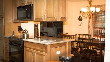 家庭獨棟房屋, 多張床, 非吸煙房 | 起居區 | 電視