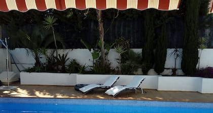 Luxus Villa mit Swimming pool, Internet + 3 Bädern