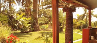 Beautiful house on the sunny side of the island, trop. Park u. Pool