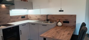 Kühlschrank, Ofen, Herdplatte, Geschirrspüler