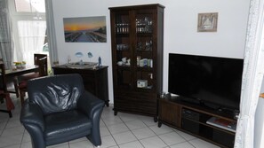 Smart TV, reproductor de DVD, libros y estéreo 