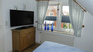 3 bedrooms, iron/ironing board, free WiFi