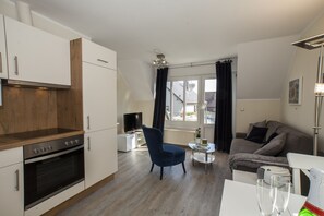 TV, DVD player, books - Four star accommodation in Friesenhörn, quiet south facing, right on the dike (Horumersiel)
