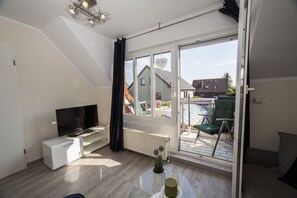 Fernseher, DVD-Player, Bücher