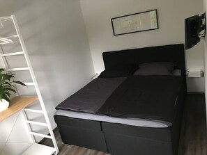 1 bedroom, soundproofing, iron/ironing board, free WiFi