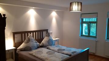 2 Schlafzimmer, Reisekinderbett, kostenloses WLAN, Bettwäsche