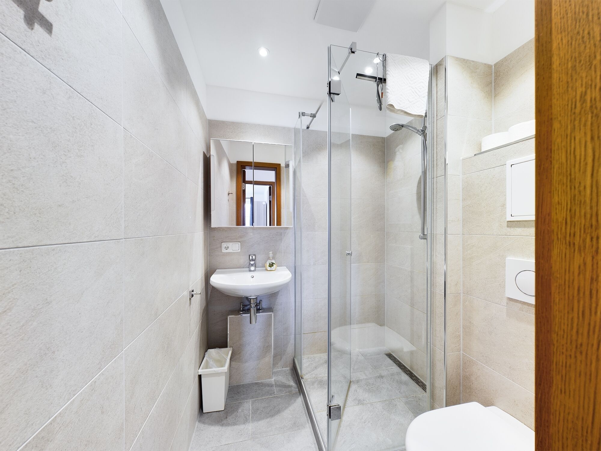 Bathtub, hair dryer, towels