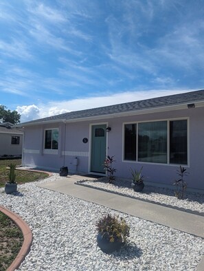 Exterior detail - House with solar heated pool and lake view! (Port Charlotte)