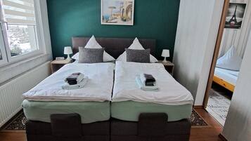 2 slaapkamers, een strijkplank/strijkijzer, gratis wifi, beddengoed