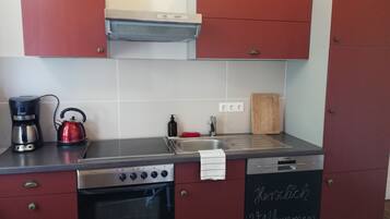 Réfrigérateur, four, plaque de cuisson, lave-vaisselle