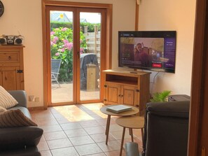 Smart-TV, Kamin, Stereoanlage