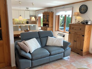 Smart-TV, Kamin, Stereoanlage