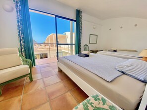 3 soverom, safe på rommet, wi-fi (inkludert) og sengetøy