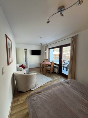 1 bedroom, travel cot, free WiFi
