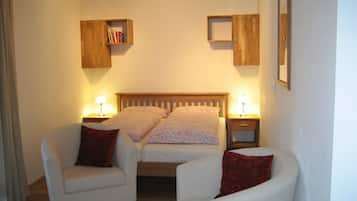 Travel crib, free WiFi