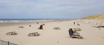 Een mooi huis met een prachtig uitzicht op een hoekperceel