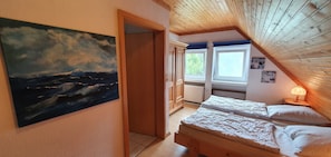 4 bedrooms, iron/ironing board, WiFi - Great vacation right on the dike with family and dog a few minutes from the beach (Spieka-Neufeld)