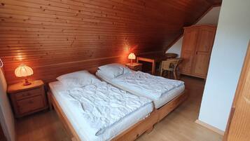 4 habitaciones, tabla de planchar con plancha y wifi