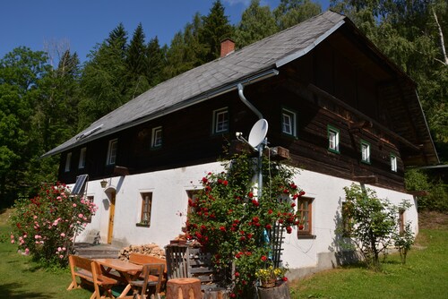 Alpine hut, secluded location, family vacation, party campfire, fishing view of the valley
