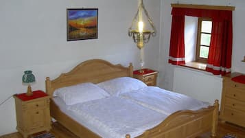 5 bedrooms, in-room safe, iron/ironing board, travel crib
