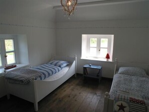3 chambres, fer et planche à repasser, Wi-Fi gratuit, draps fournis