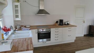 Kühlschrank, Ofen, Herdplatte, Geschirrspüler