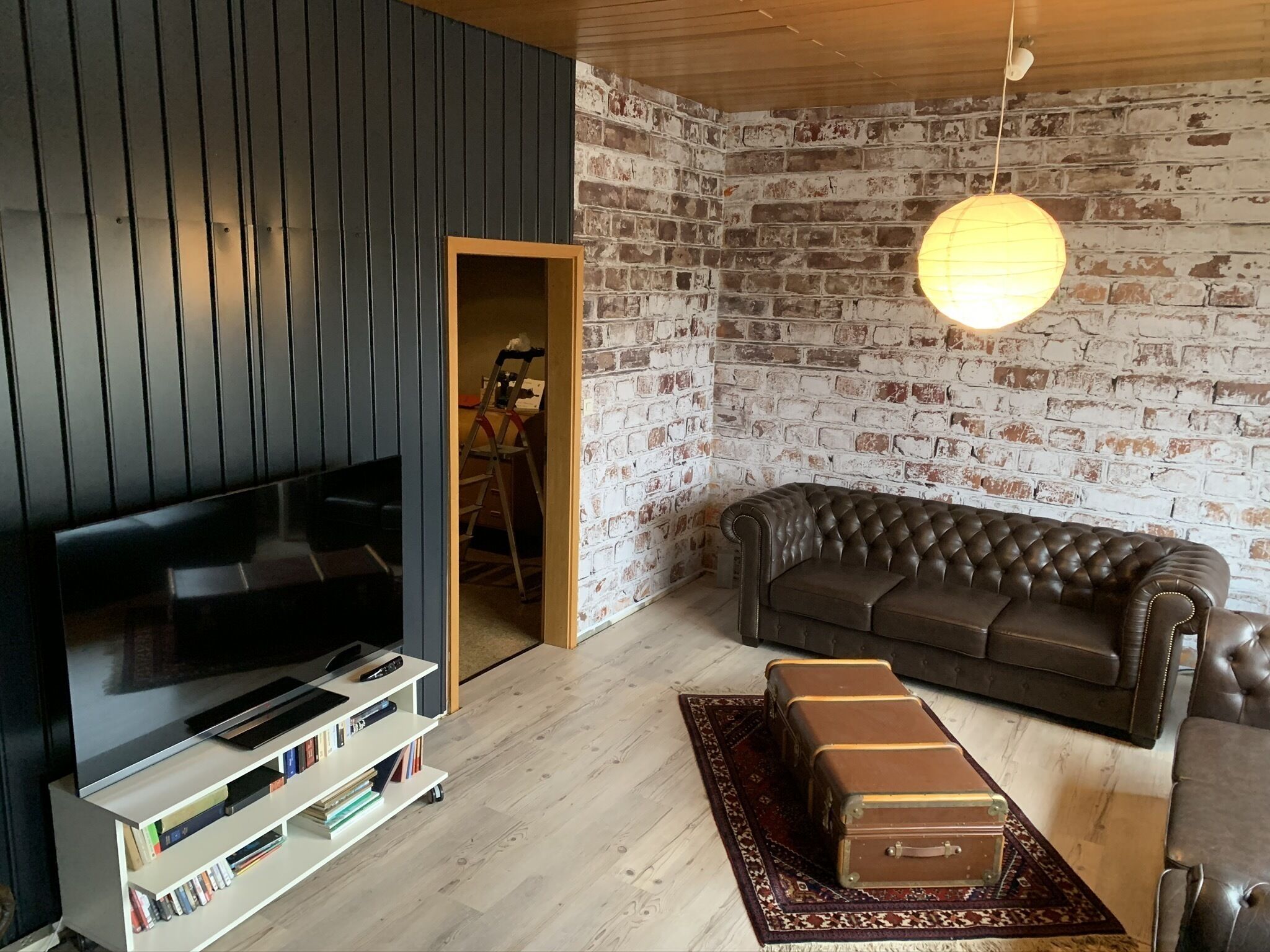 TV connectée, lecteur de DVD, livres, vidéothèque