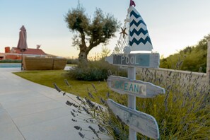 Property grounds - Exclusive luxury villa with swimming pool and barbecue, ideal for families (Sveti Lovrec)