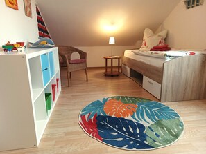 3 chambres, coffres-forts dans les chambres, fer et planche à repasser